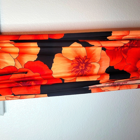 New Floral Backless Maxi Dress - Small - Picture 7 of 9